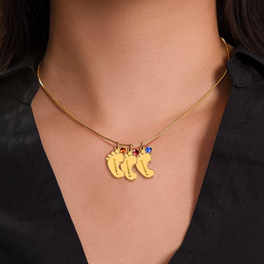 Collar personalizado "Futura Mamá" con pies de bebé grabados y piedra de nacimiento