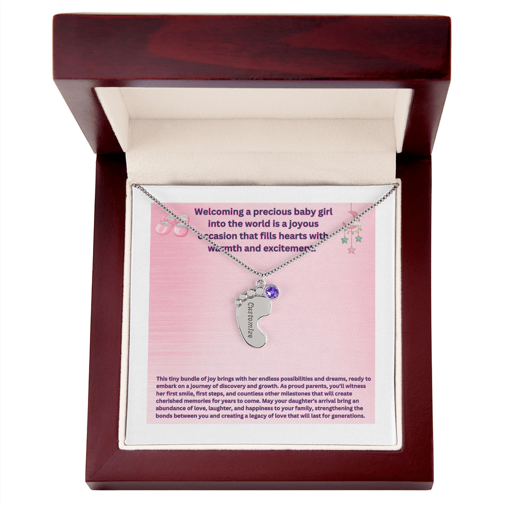 Collar personalizado "Bienvenida a una preciosa niña" con pies de bebé y piedra de nacimiento.
