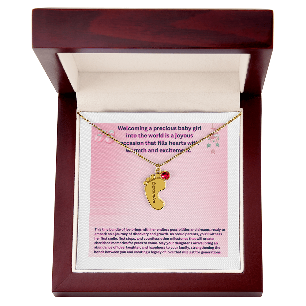 Collar personalizado "Bienvenida a una preciosa niña" con pies de bebé y piedra de nacimiento.