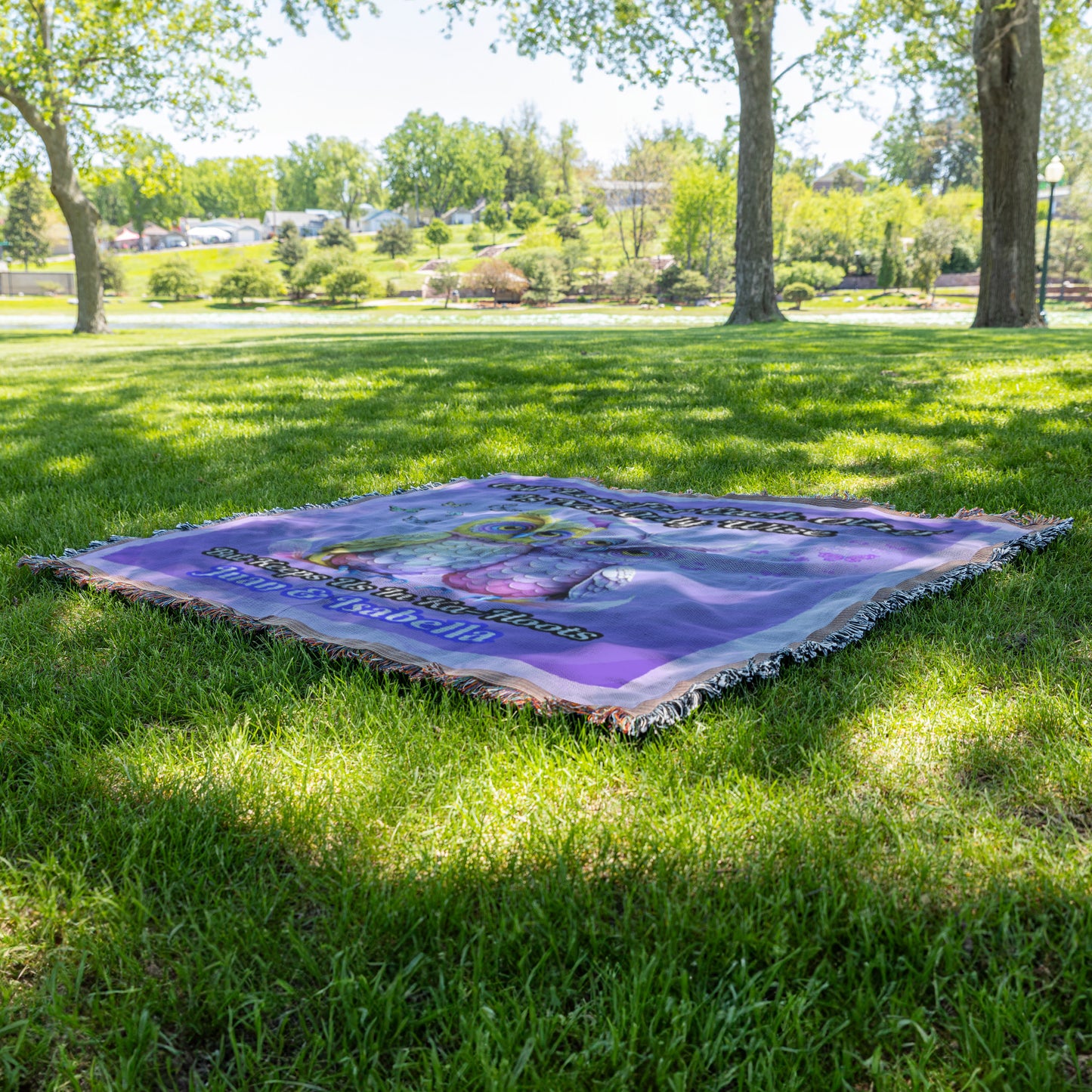 Manta tejida personalizada de 152 x 127 cm - "Nuestro amor mutuo..." con dos búhos de colores